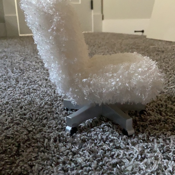 Doll desk and chair - Picture 6 of 6